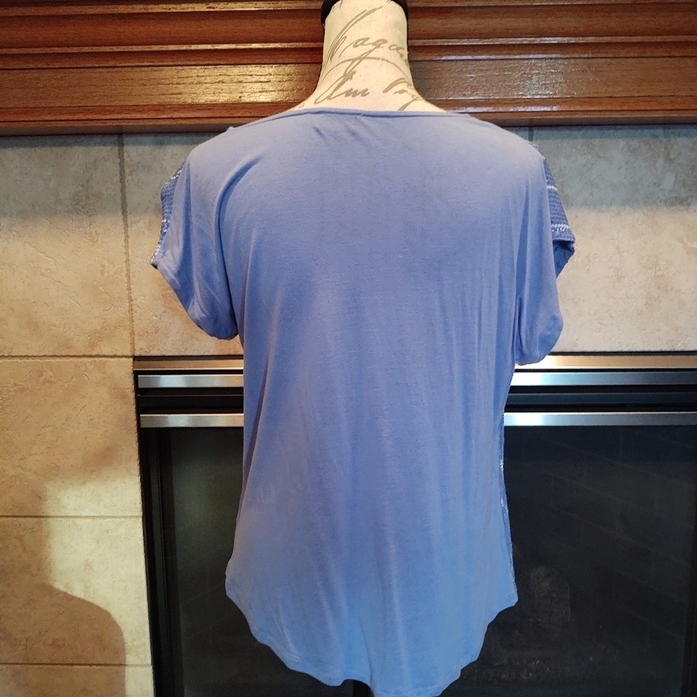 💥3/$20 Crosby Blue Sequence Large Shirt! - Picture 2 of 8